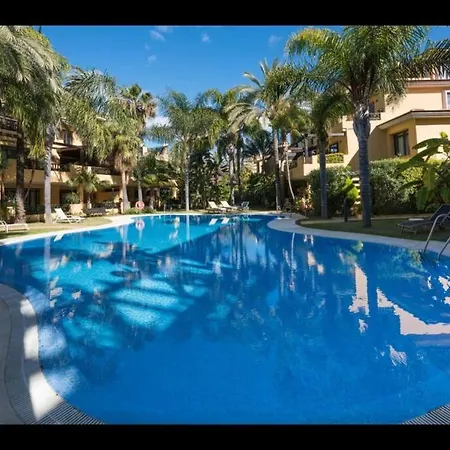 ヴィラ Luxury On Mistral Beach, Puerto Banus. マルベーリャ